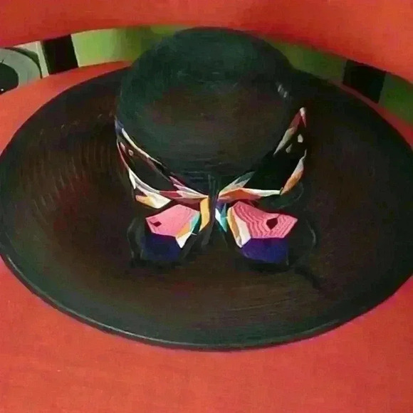 Colorful Top with matching Hat - Picture 2 of 3